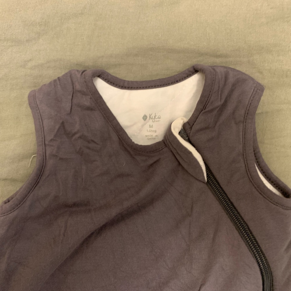 Medium 1.0 TOG Kyte Baby grey sleepsack,